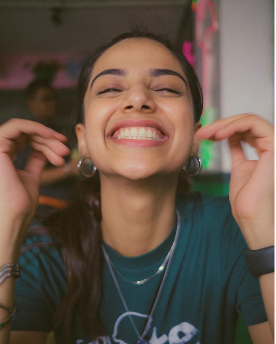 Meenakshii Chaudhary 19