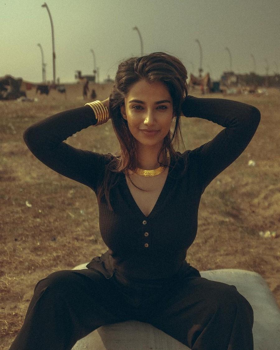 Meenakshii Chaudhary 2