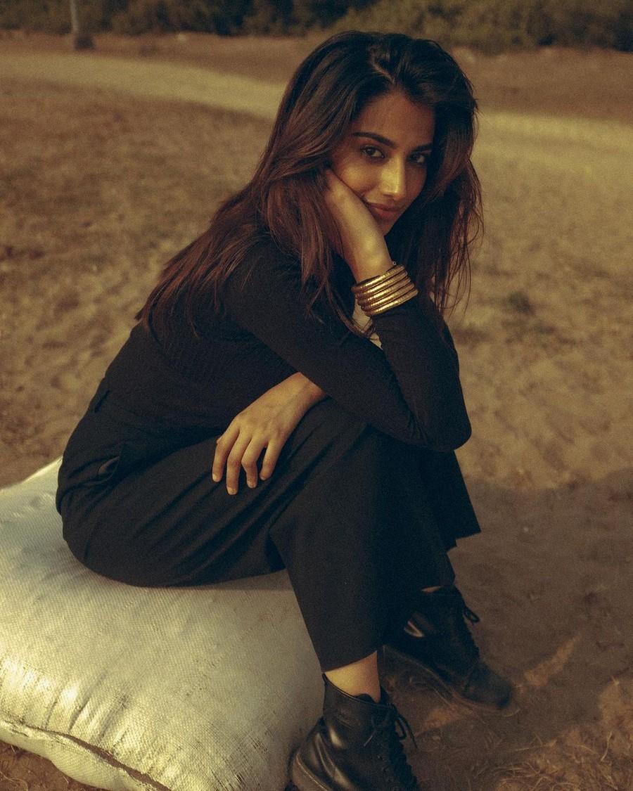 Meenakshii Chaudhary 6