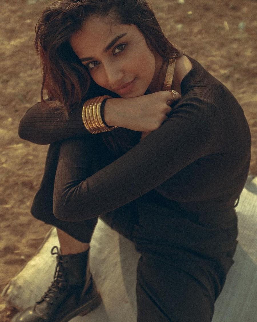 Meenakshii Chaudhary 7