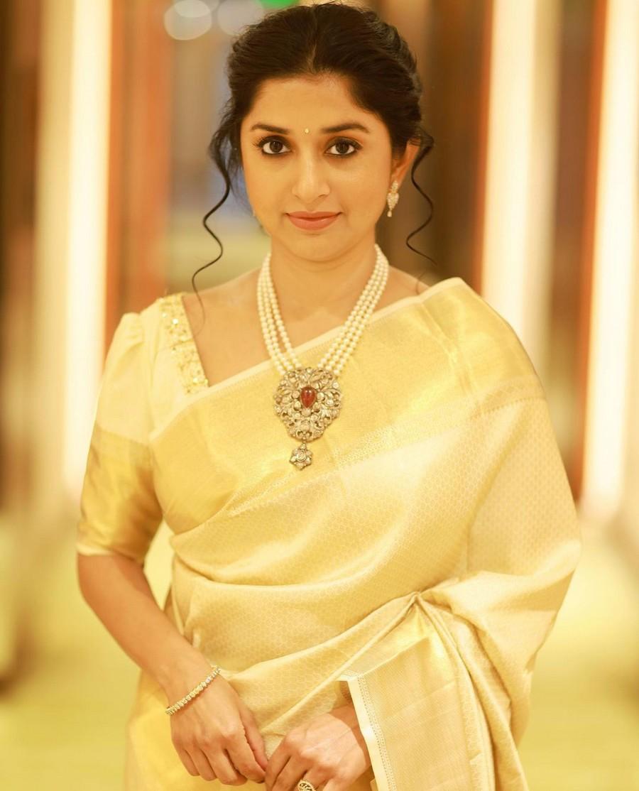 Meera Jasmine 7