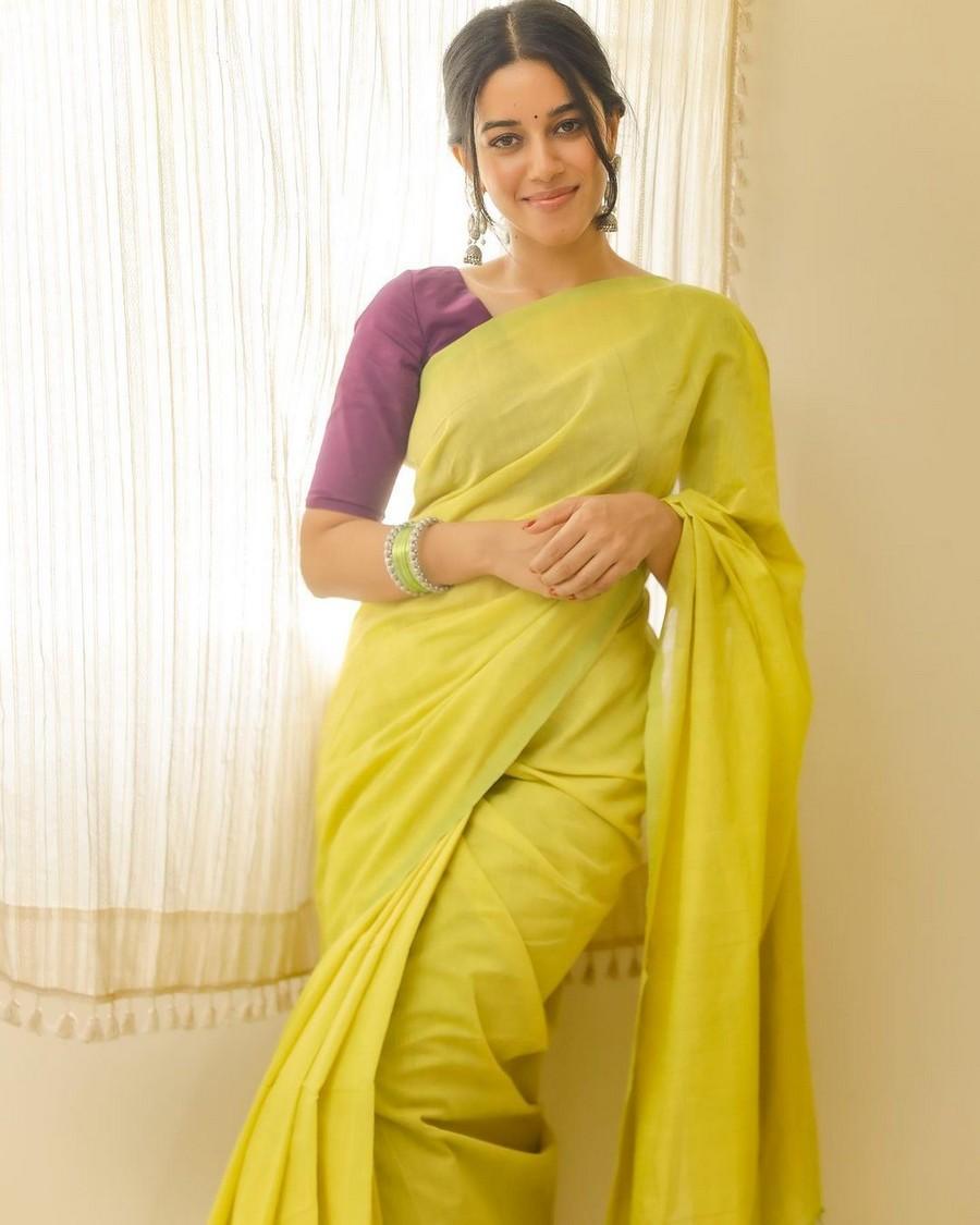 Mirnalini Ravi 11