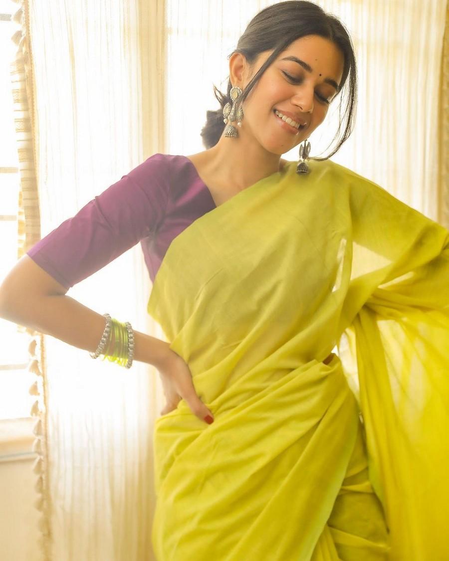 Mirnalini Ravi 12