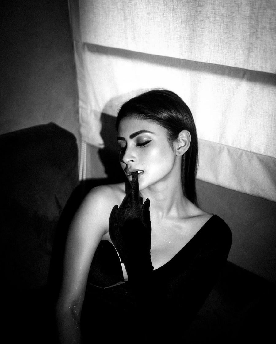 Mouni Roy 14