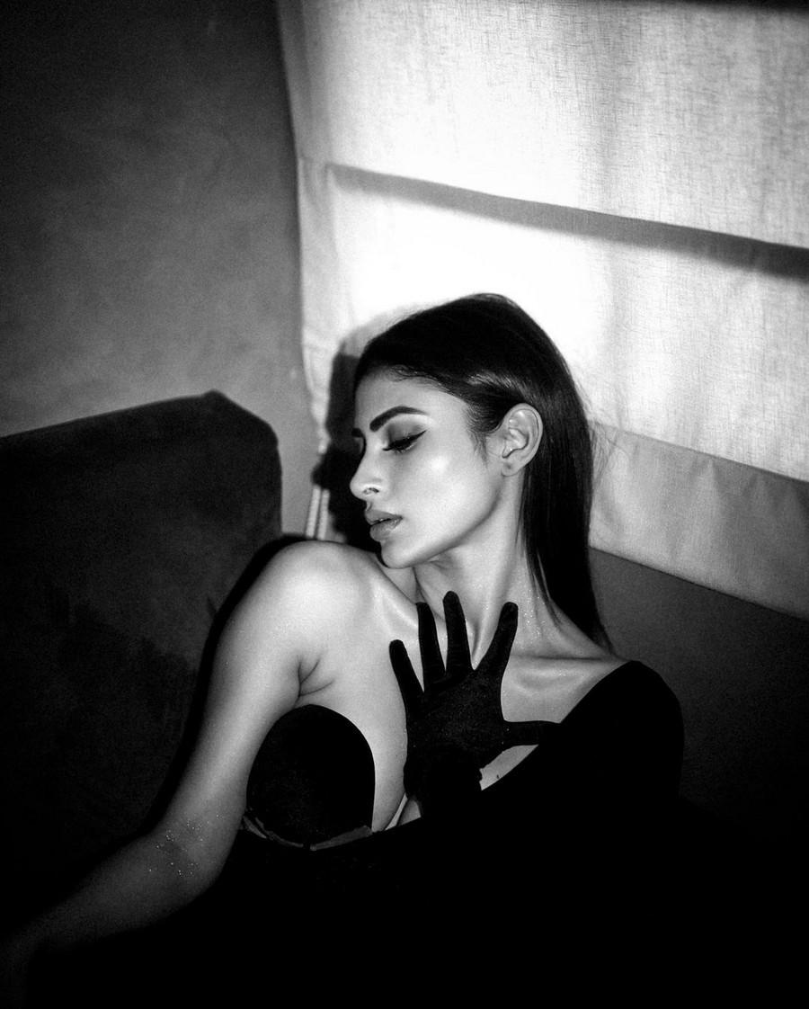 Mouni Roy 4
