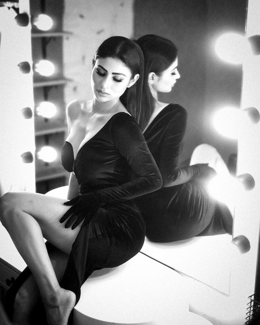Mouni Roy 7