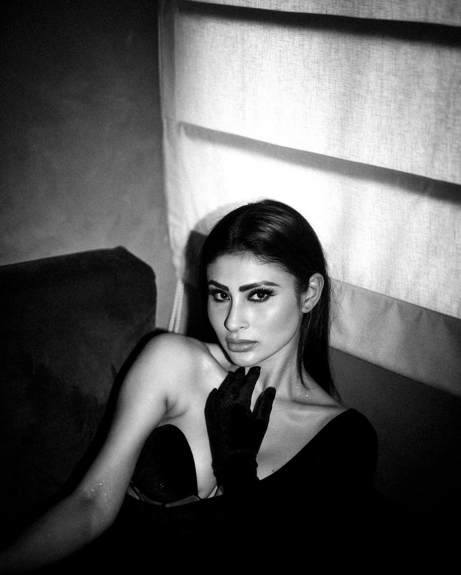 Mouni Roy 9