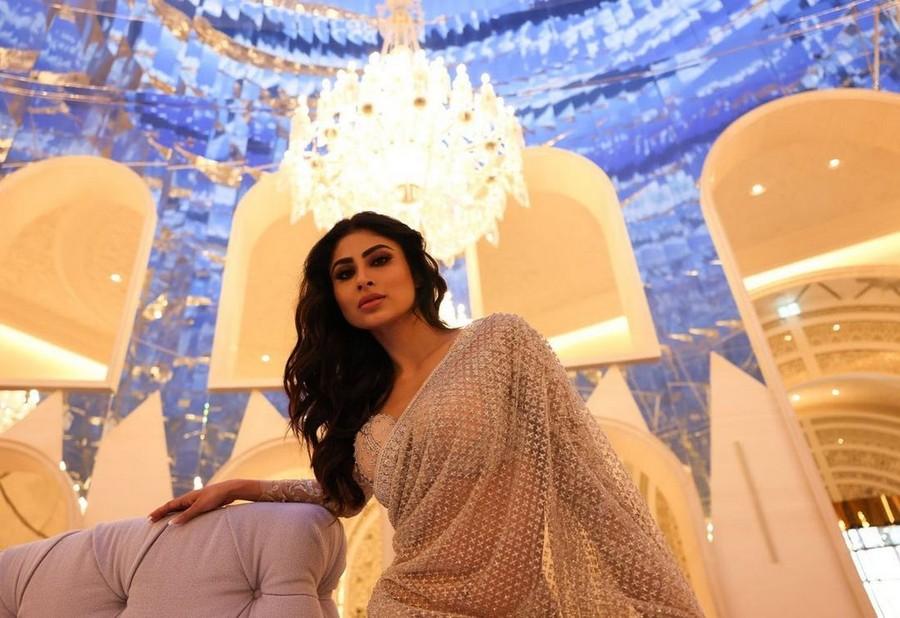 Mouni Roy 10