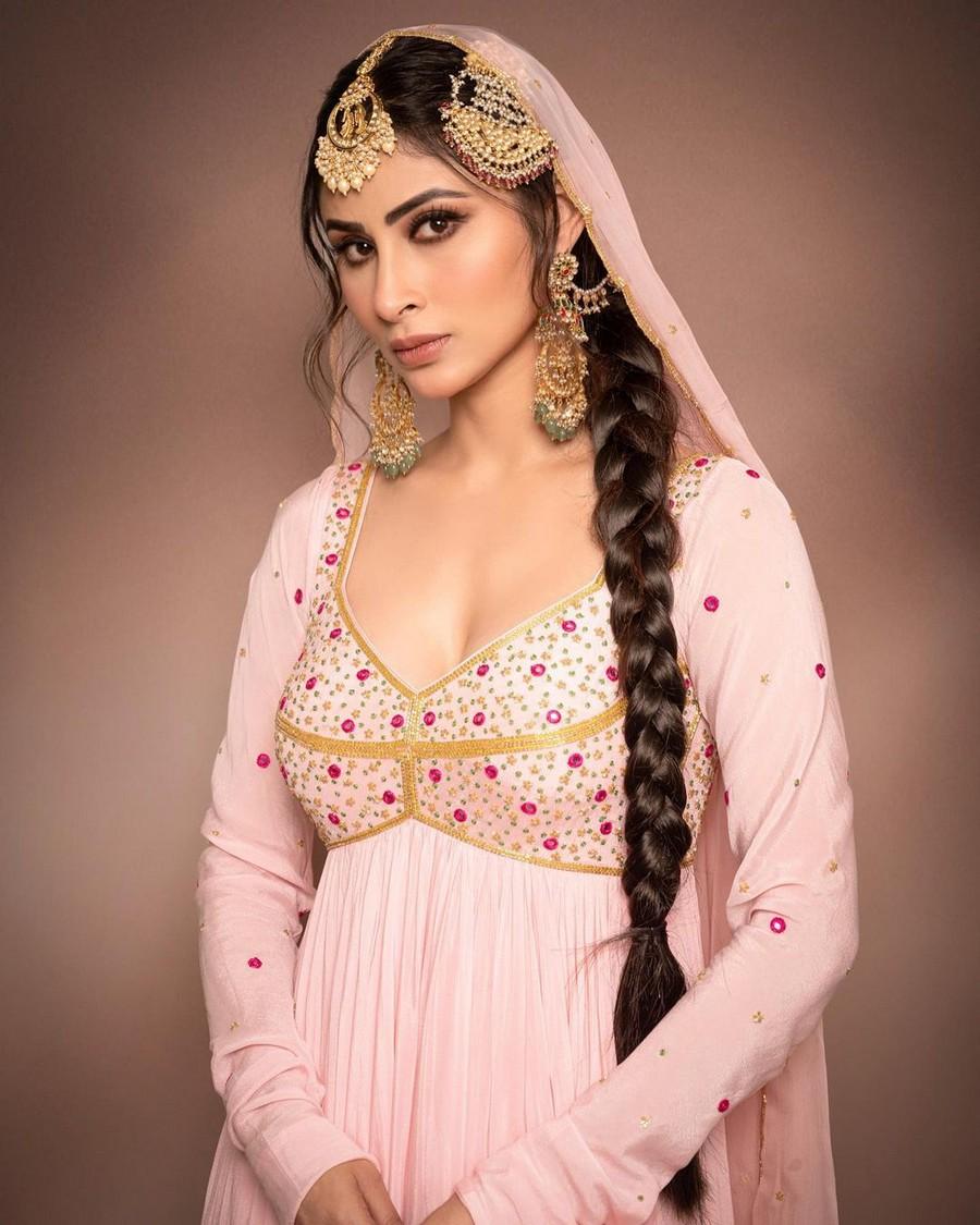 Mouni Roy 2