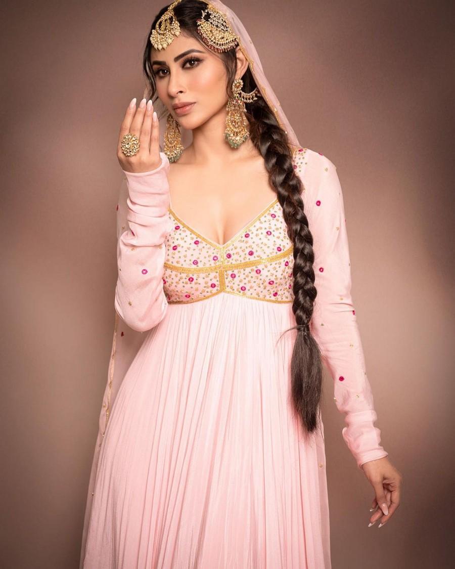 Mouni Roy 4