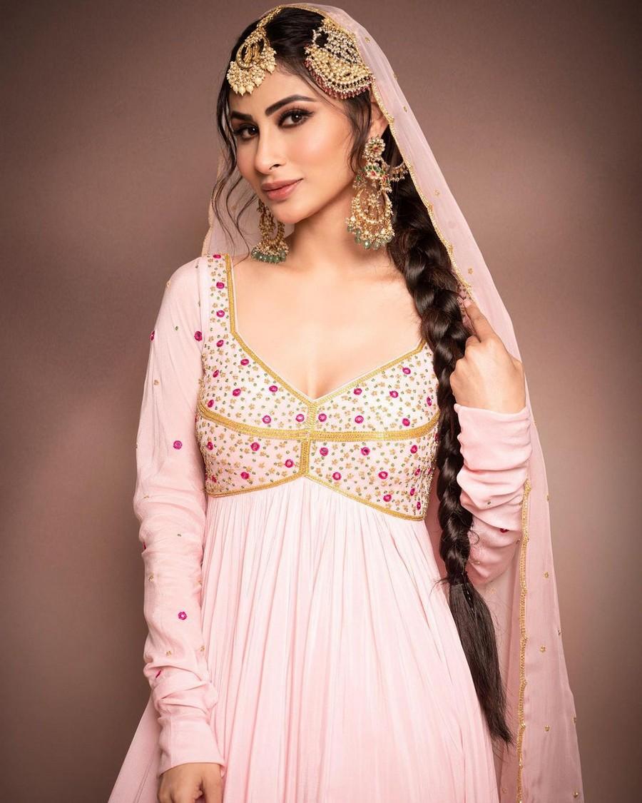 Mouni Roy 5