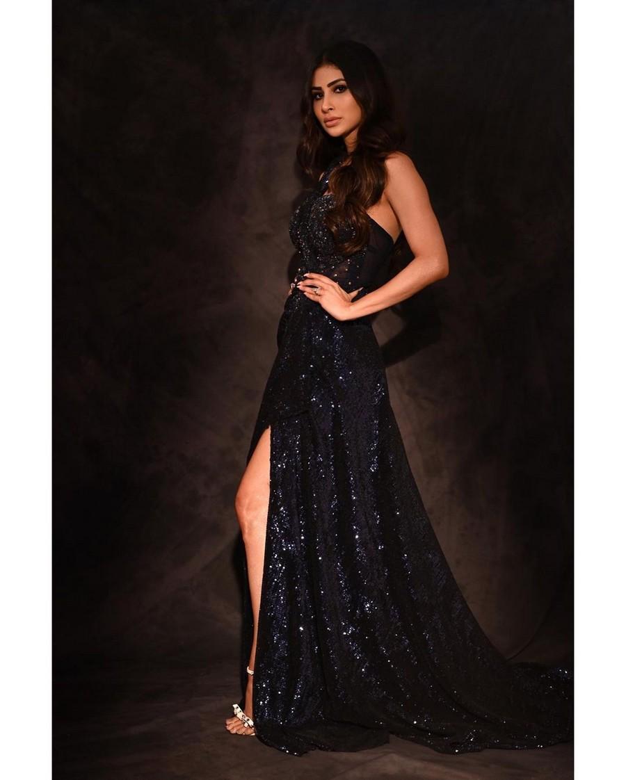 Mouni Roy 3