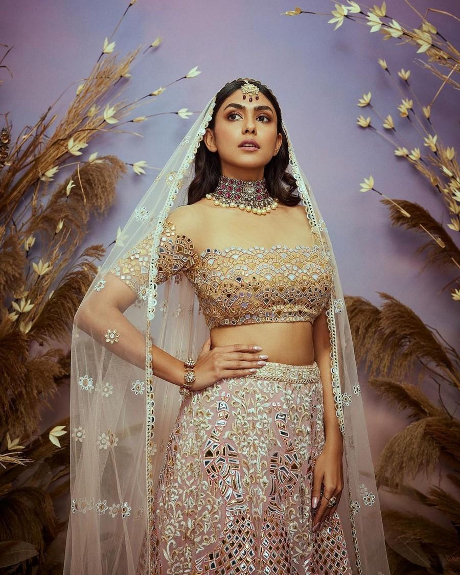 Mrunal Thakur 6
