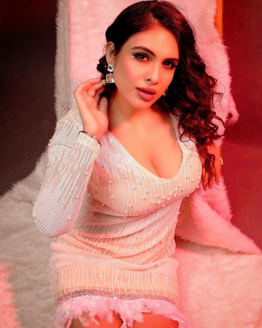Nehhaa Malik 11