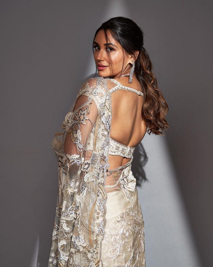 Nikita Dutta 4
