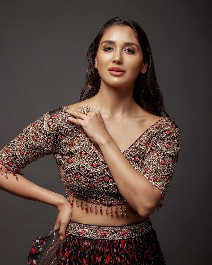 Nikita Dutta 7