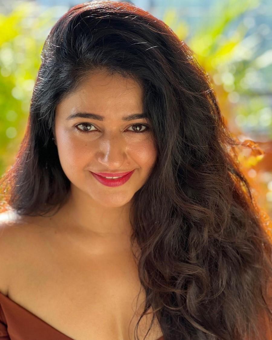 Poonam Bajwa 10