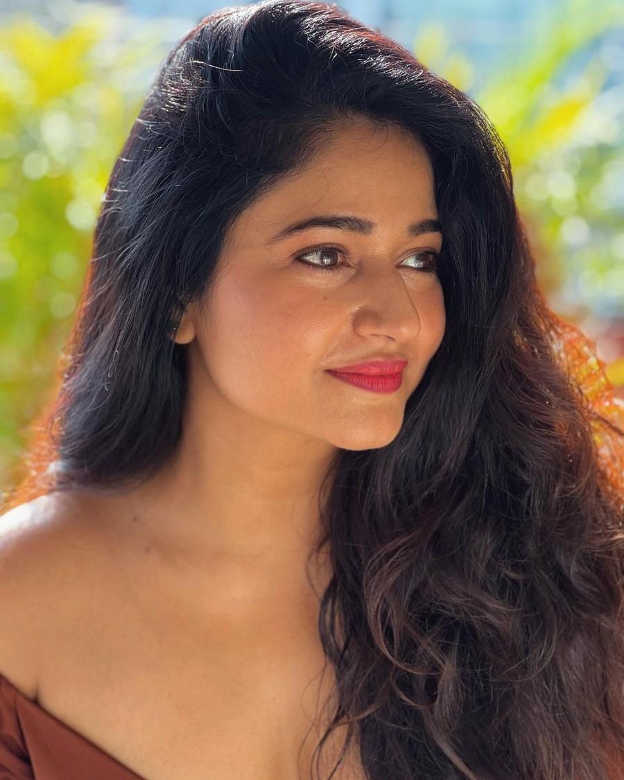 Poonam Bajwa 6