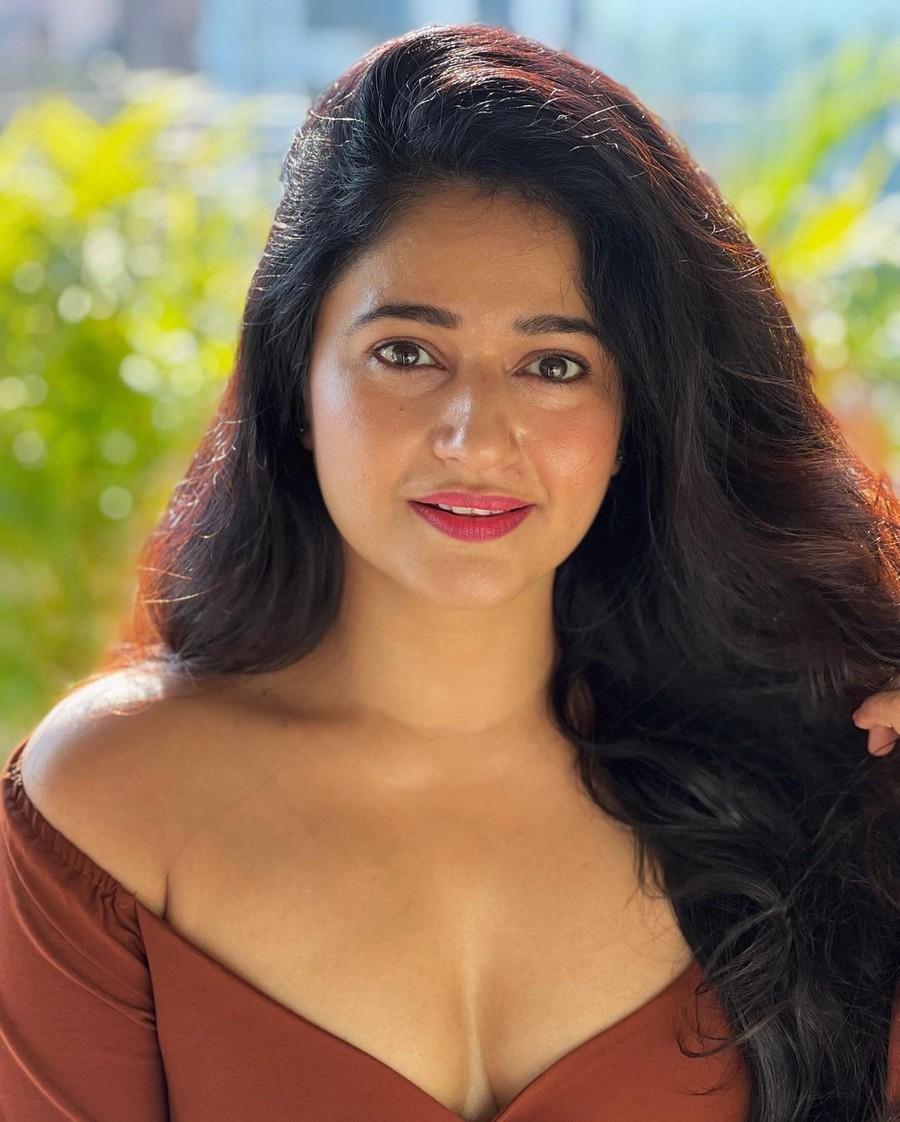 Poonam Bajwa 7