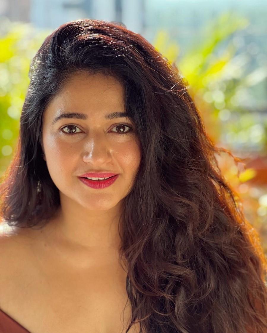 Poonam Bajwa 8