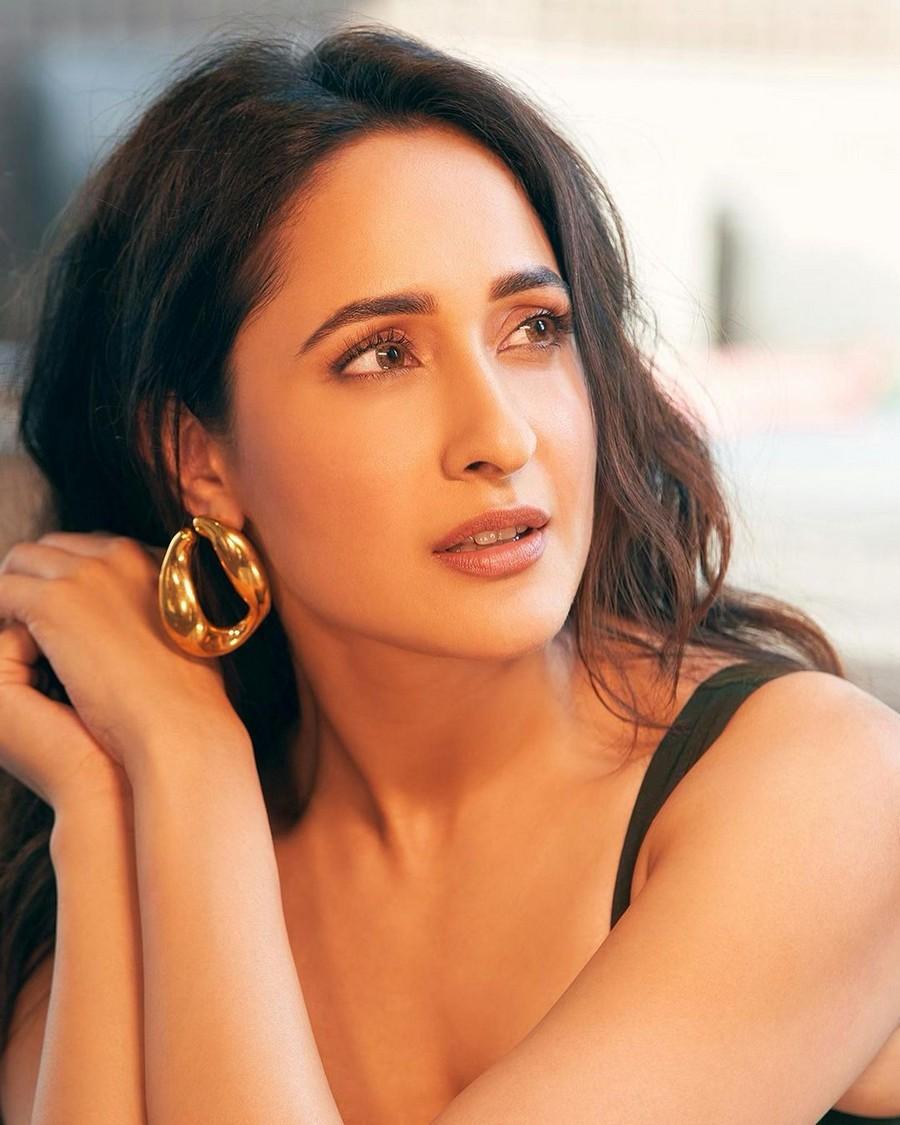 Pragya Jaiswal 4