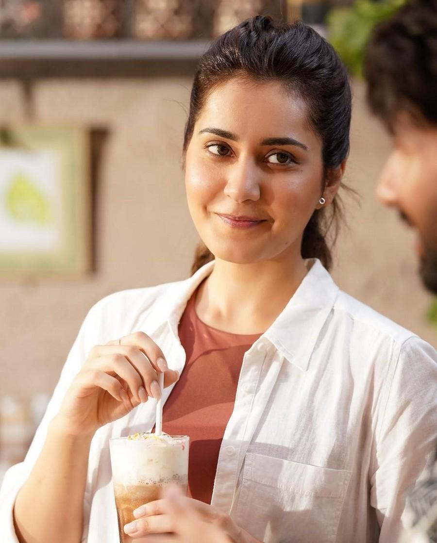 Raashii Khanna 11