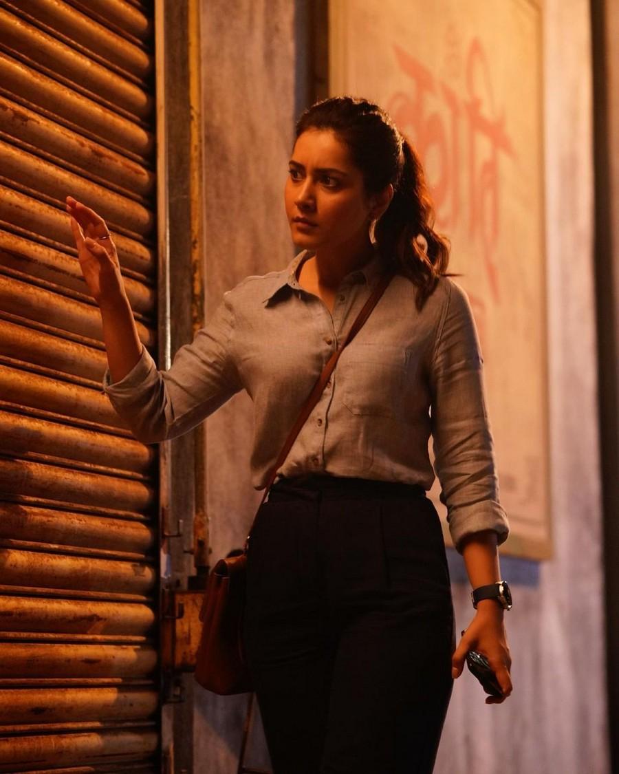 Raashii Khanna 12
