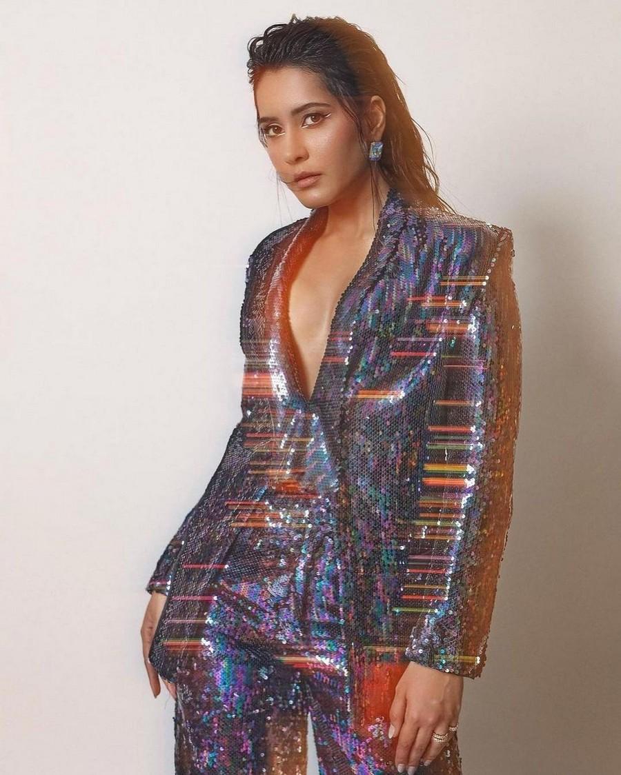 Raashii Khanna 5