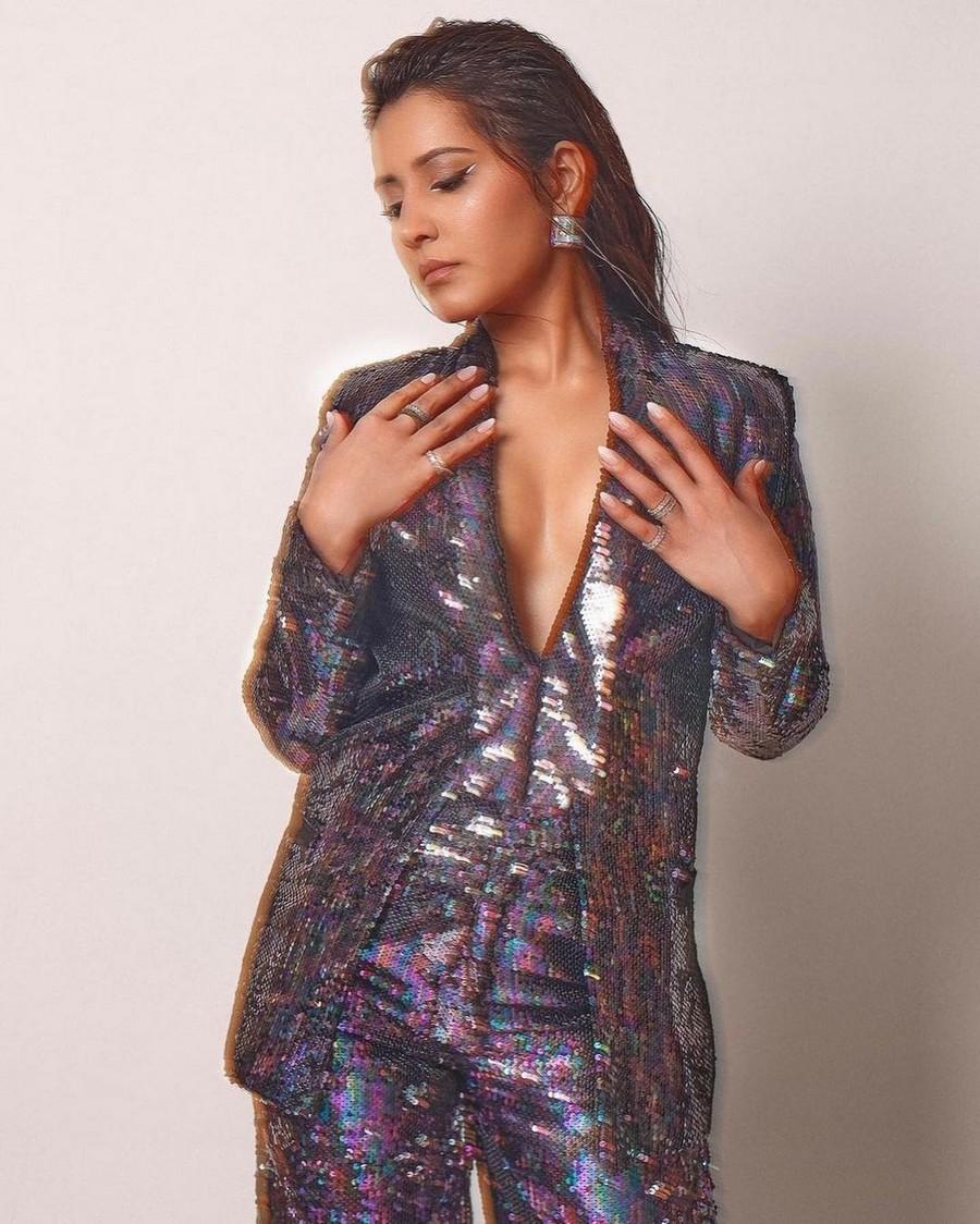 Raashii Khanna 6