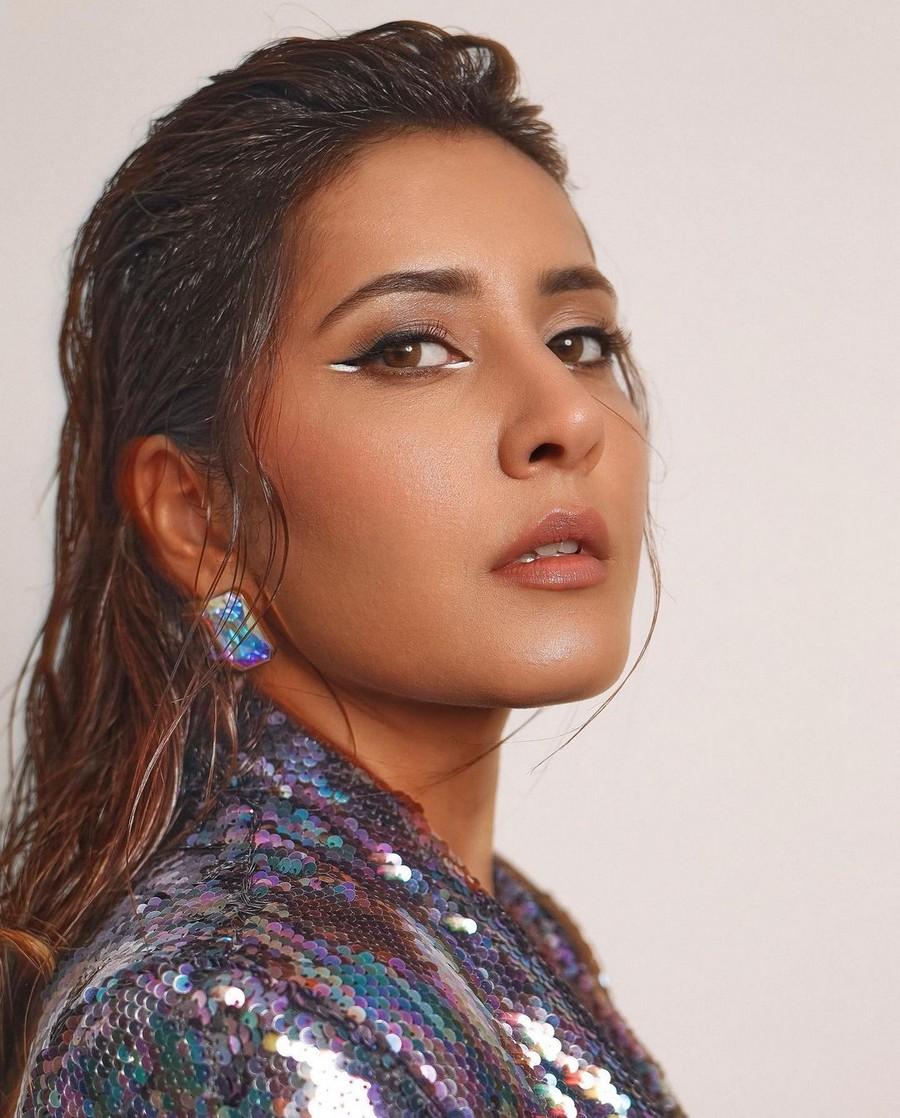 Raashii Khanna 8