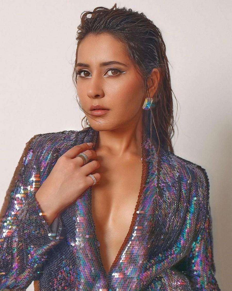 Raashii Khanna 9