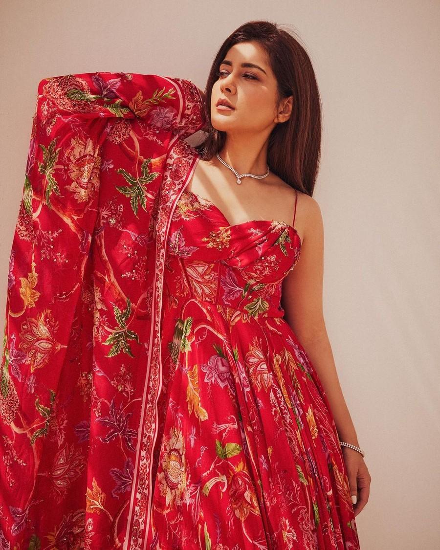 Raashii Khanna 10