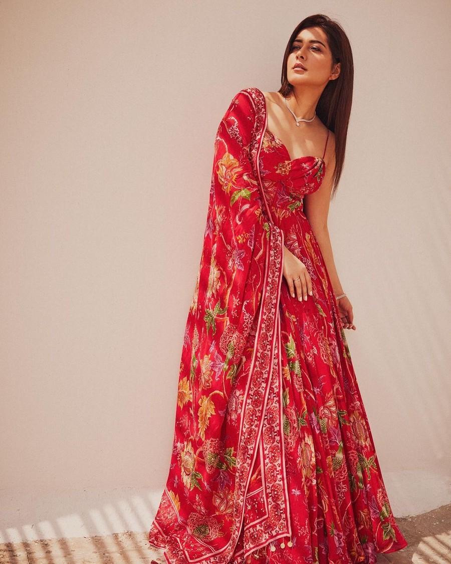 Raashii Khanna 12