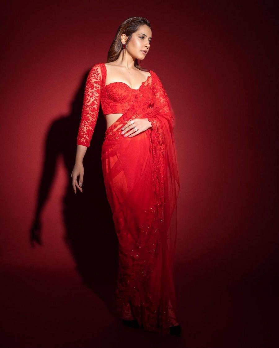 Raashii Khanna 3