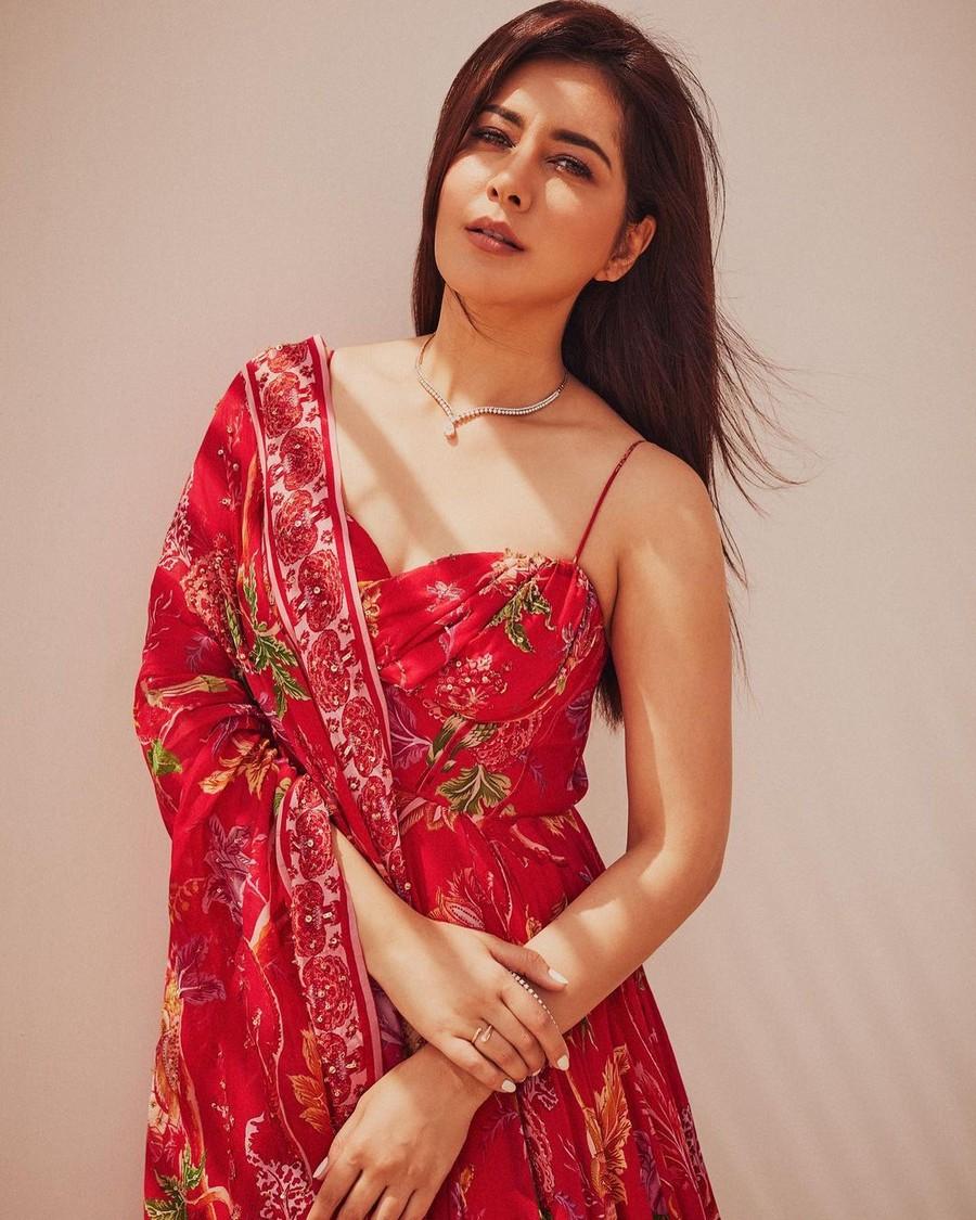 Raashii Khanna 6