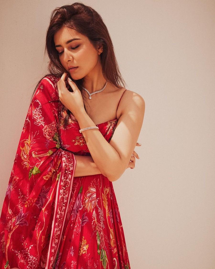 Raashii Khanna 8
