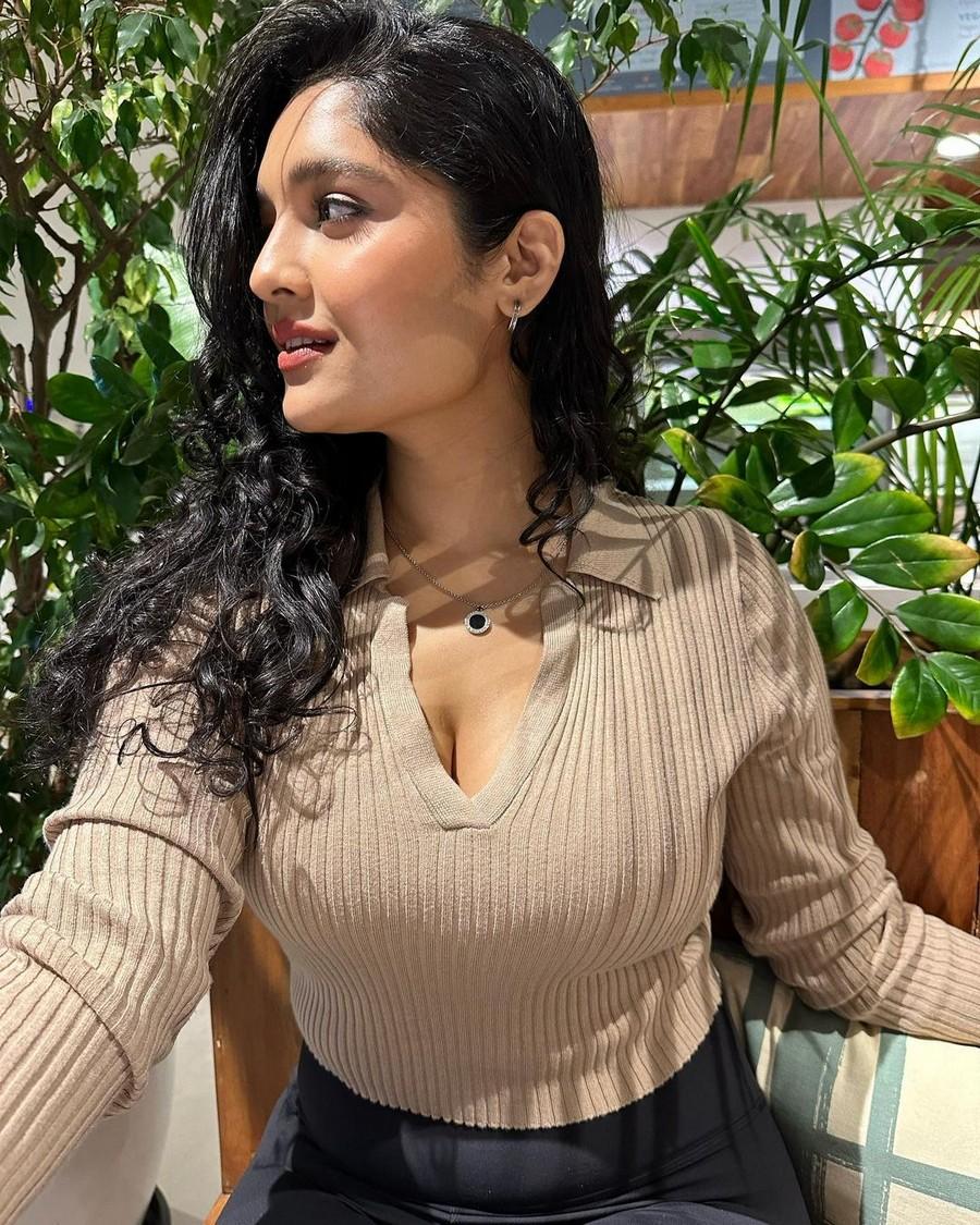 Ritika Singh 10