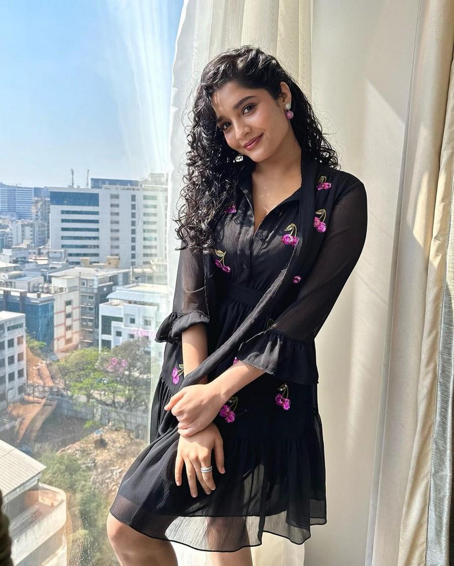 Ritika Singh 3