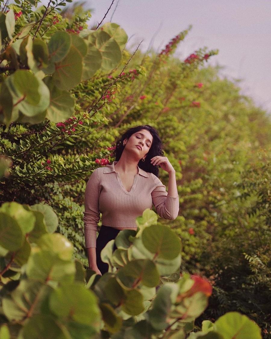 Ritika Singh 6