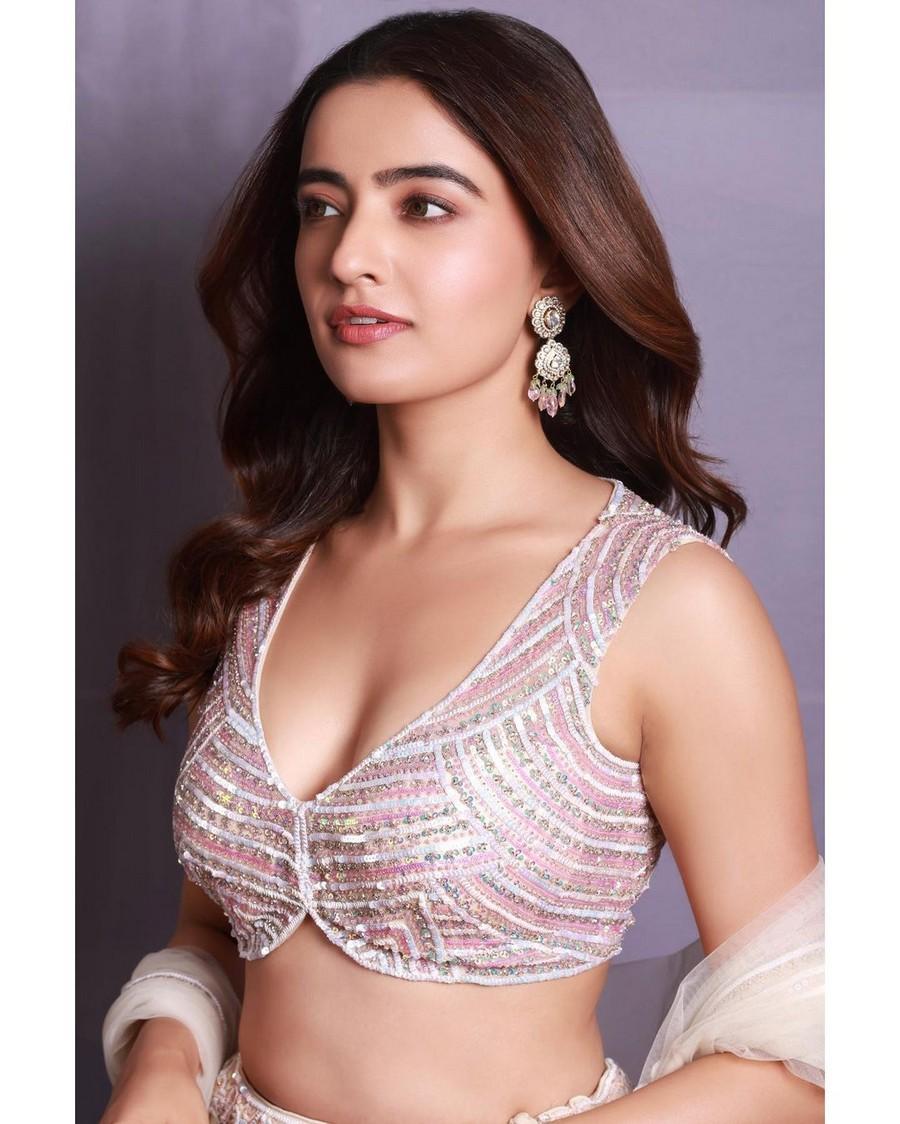Rukshaar Dhillon 10