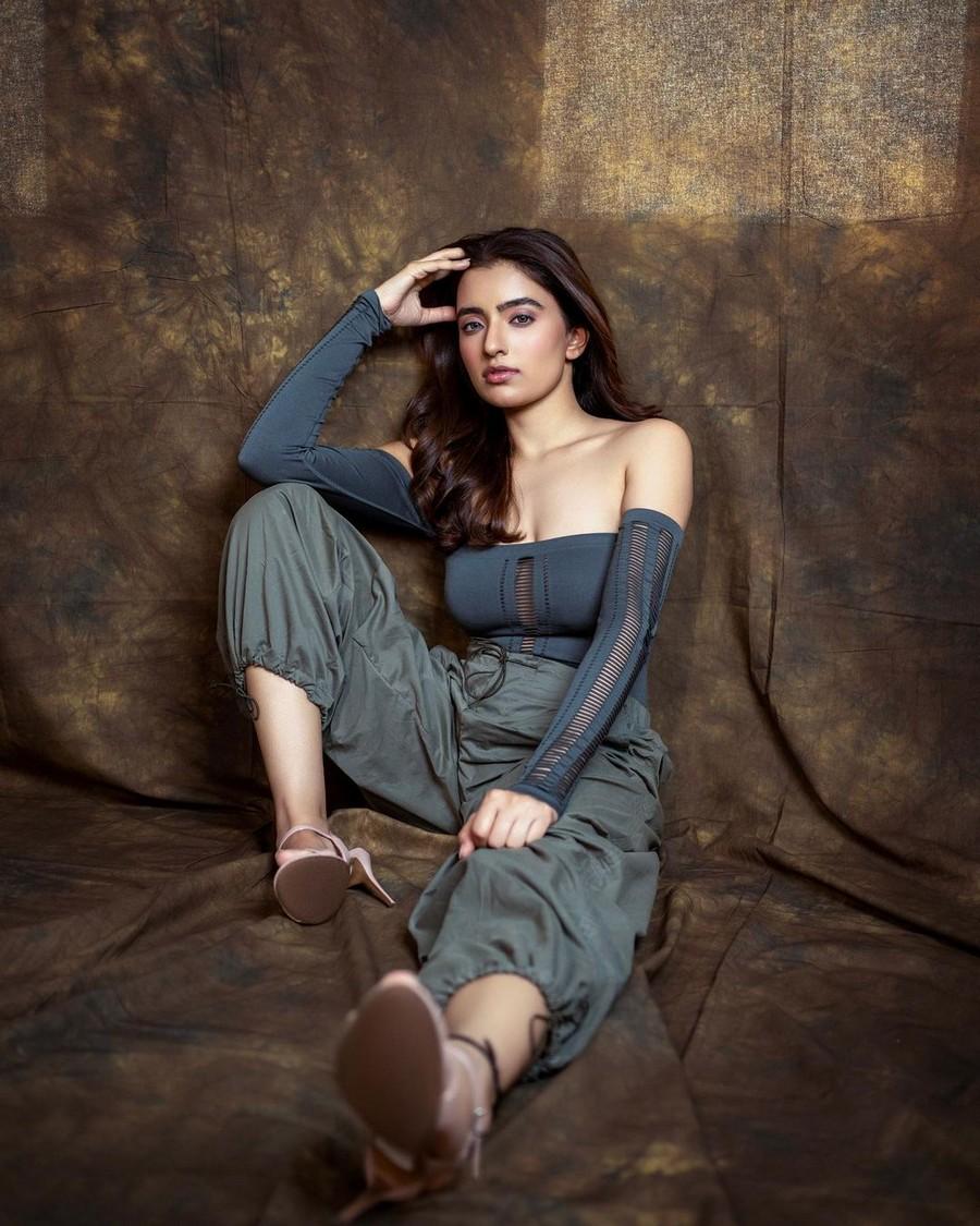 Rukshaar Dhillon 2