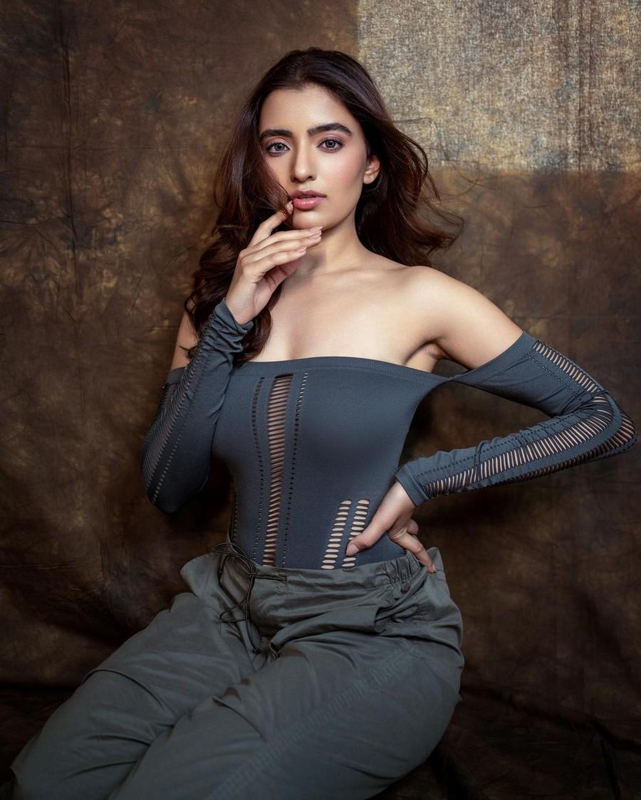 Rukshaar Dhillon 3
