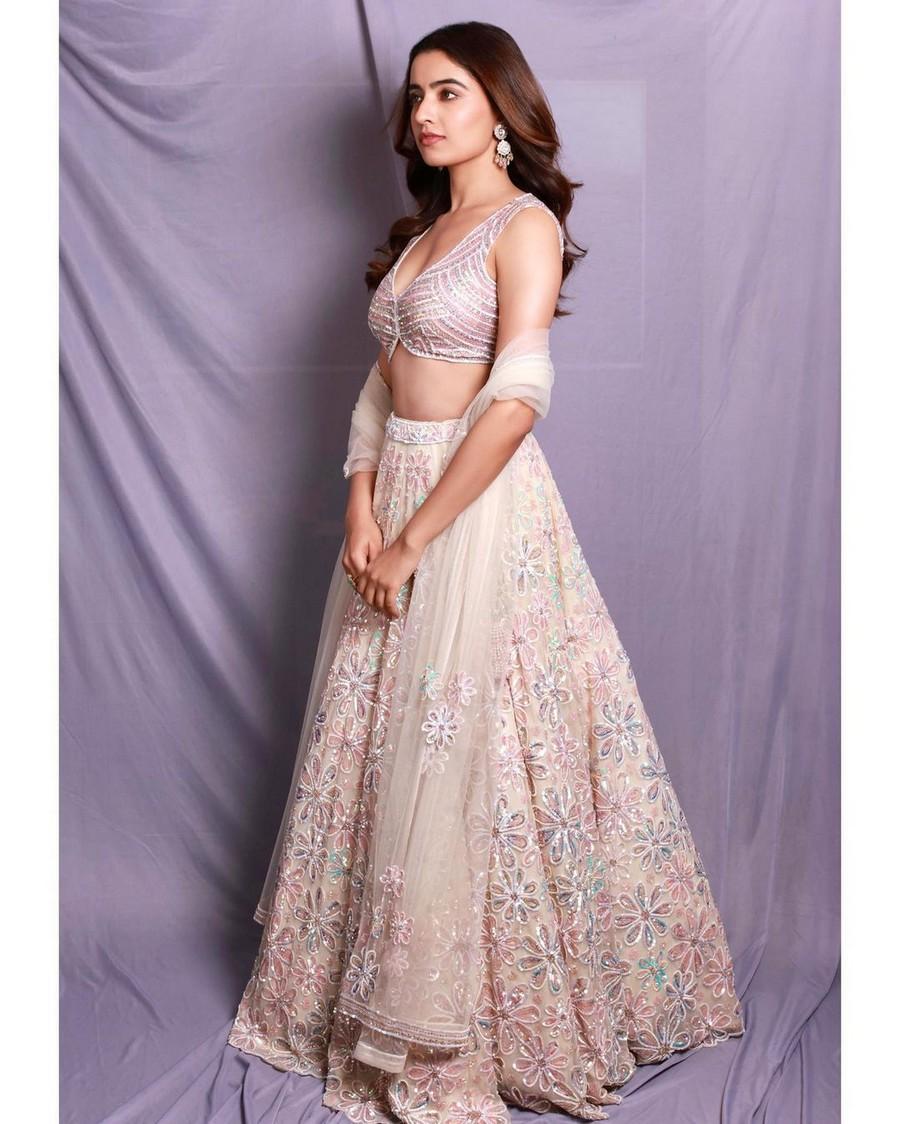 Rukshaar Dhillon 7
