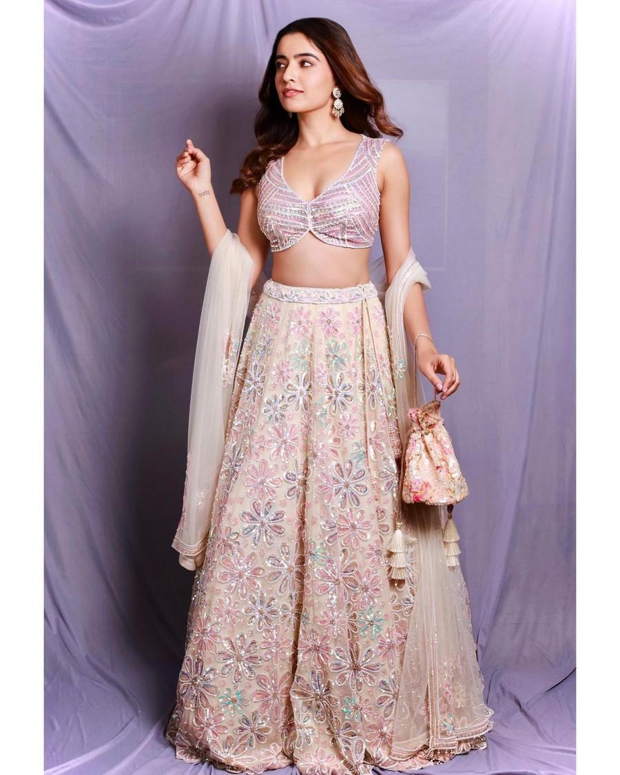 Rukshaar Dhillon 8