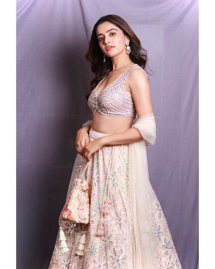 Rukshaar Dhillon 9