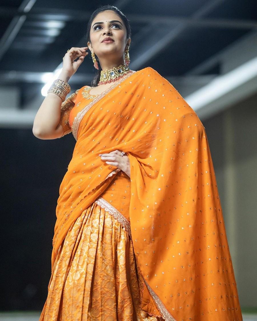 Sreemukhi 6