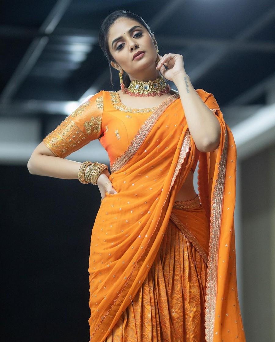 Sreemukhi 9