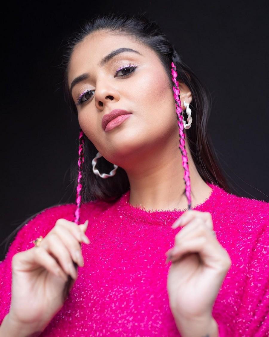 Sreemukhi 5
