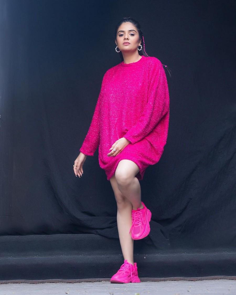 Sreemukhi 8