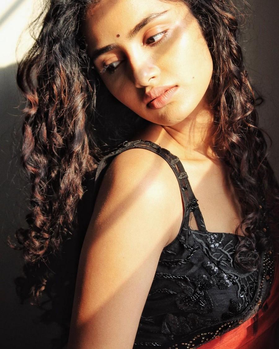 Anupama Parameswaran 14